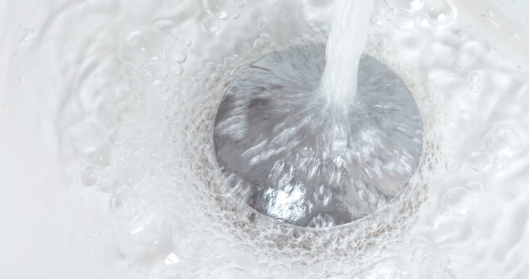 Detalle sifón agua